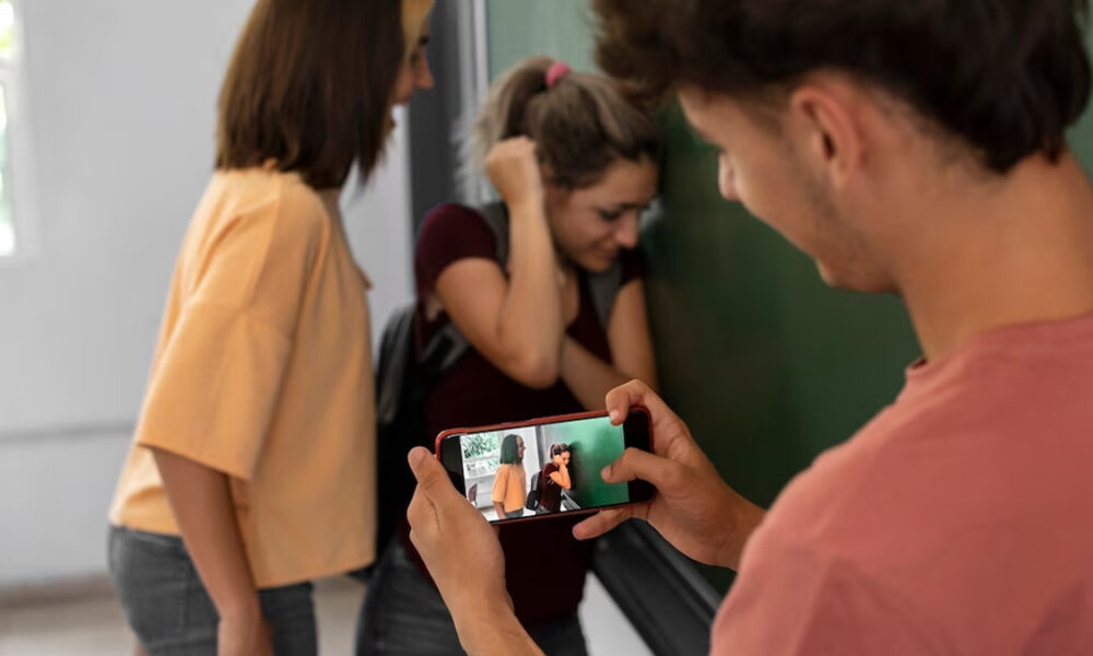 Best signs of fake friends and top tips to deal with them