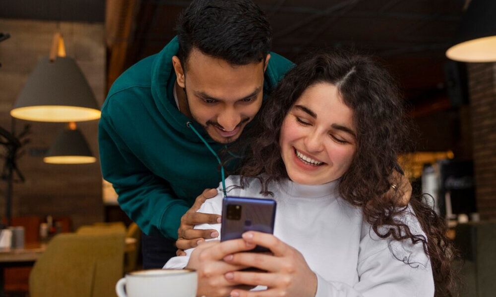 The Pros and Cons of Online Dating Sites