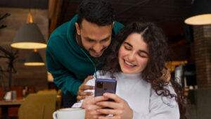 The Pros and Cons of Online Dating Sites